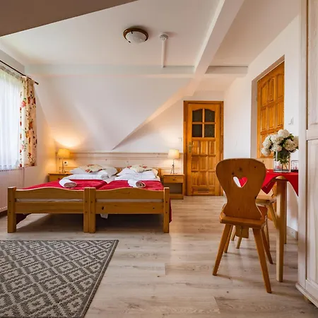 Goscinne Goraleczka B&B 샤플라리